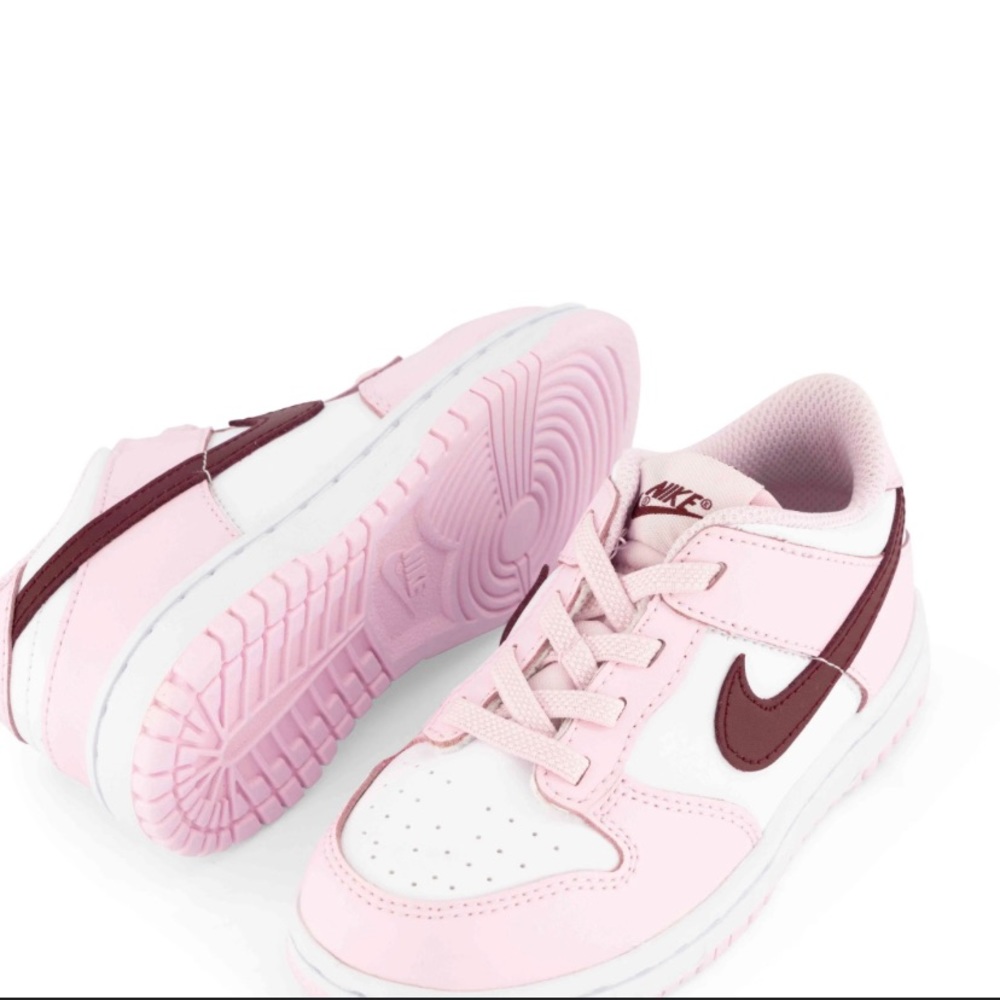 SOLD // Nike dunk low Valentine’s Day // Toddler ✔️